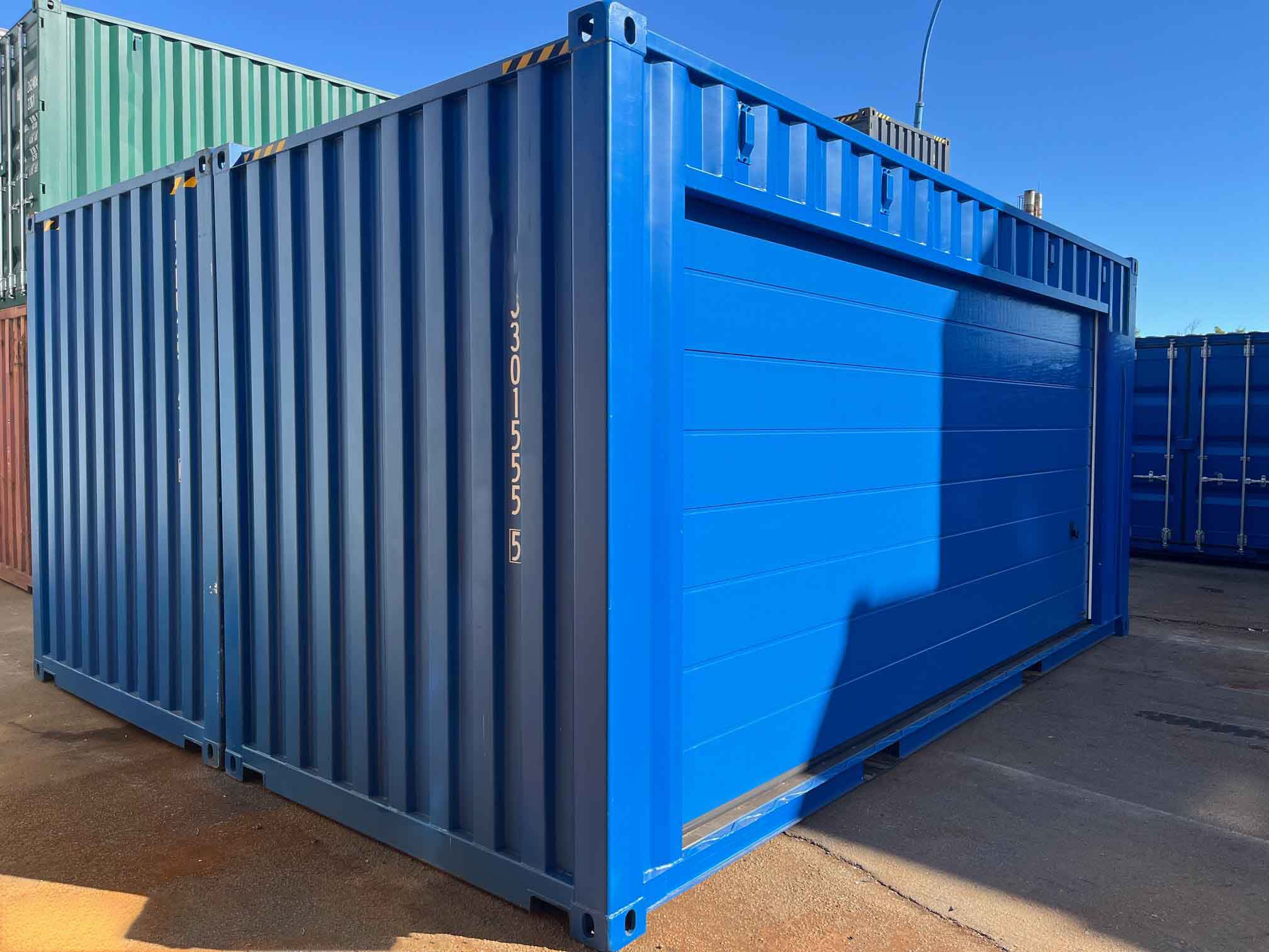 Mobile double garage from a shipping container with sectional doors, 301 555-5, 291 477-0, RAL 5010 (14) Container-Doppelgarage RAL 5010 mit rechtem Sektionaltor geöffnet