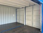 Doppelgarage aus zwei 20 Fuß Container mit Sektionaltoren, RAL 5010 – Bild 5