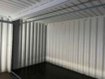 Rechte Seitenansicht der enzianblauen Container-Doppelgarage